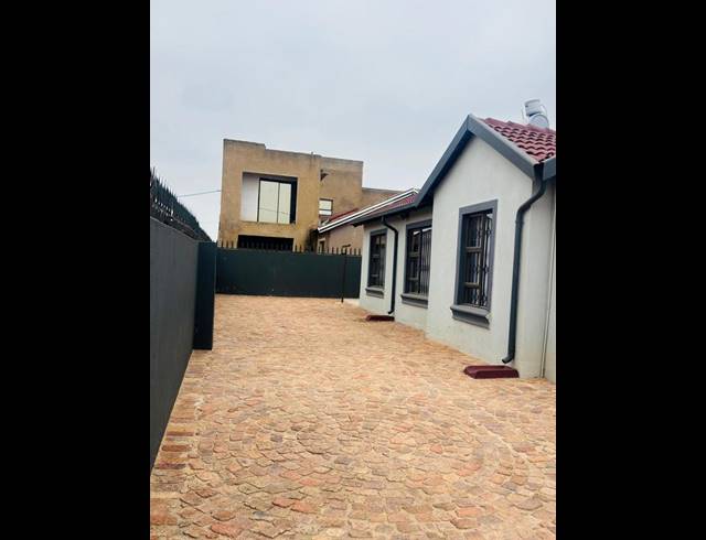 3 BEDROOM PROPERTY TO RENT IN VOSLOORUS EXT 6